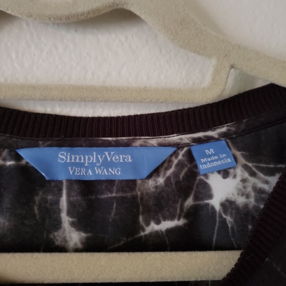 LAST DAY! Simply Vera Marble Top (M) - Picture 3 of 3